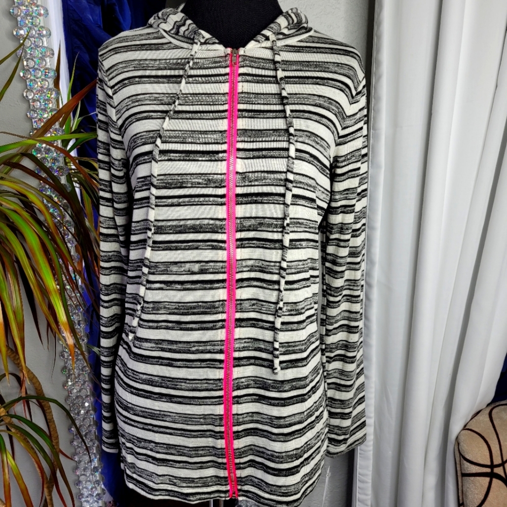 Loveappella womens sweater NWT